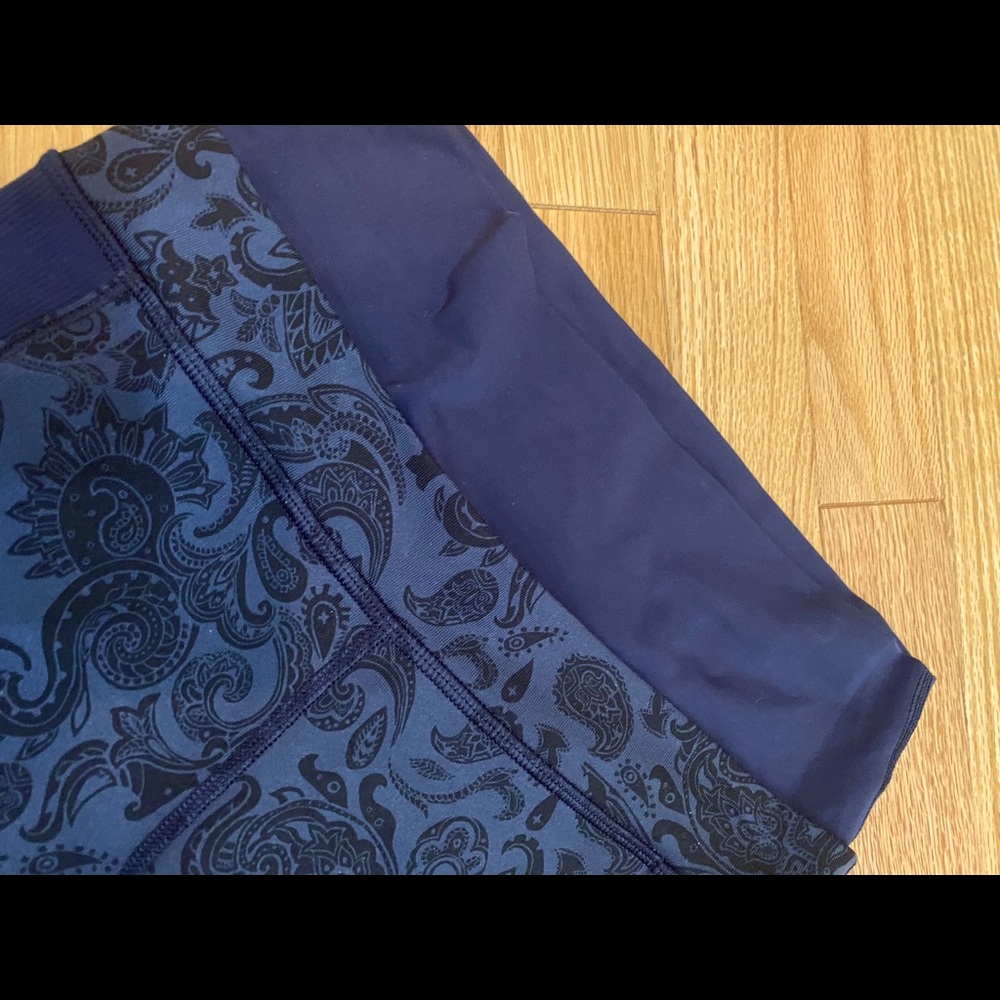 Lululemon paisley design leggings size 4